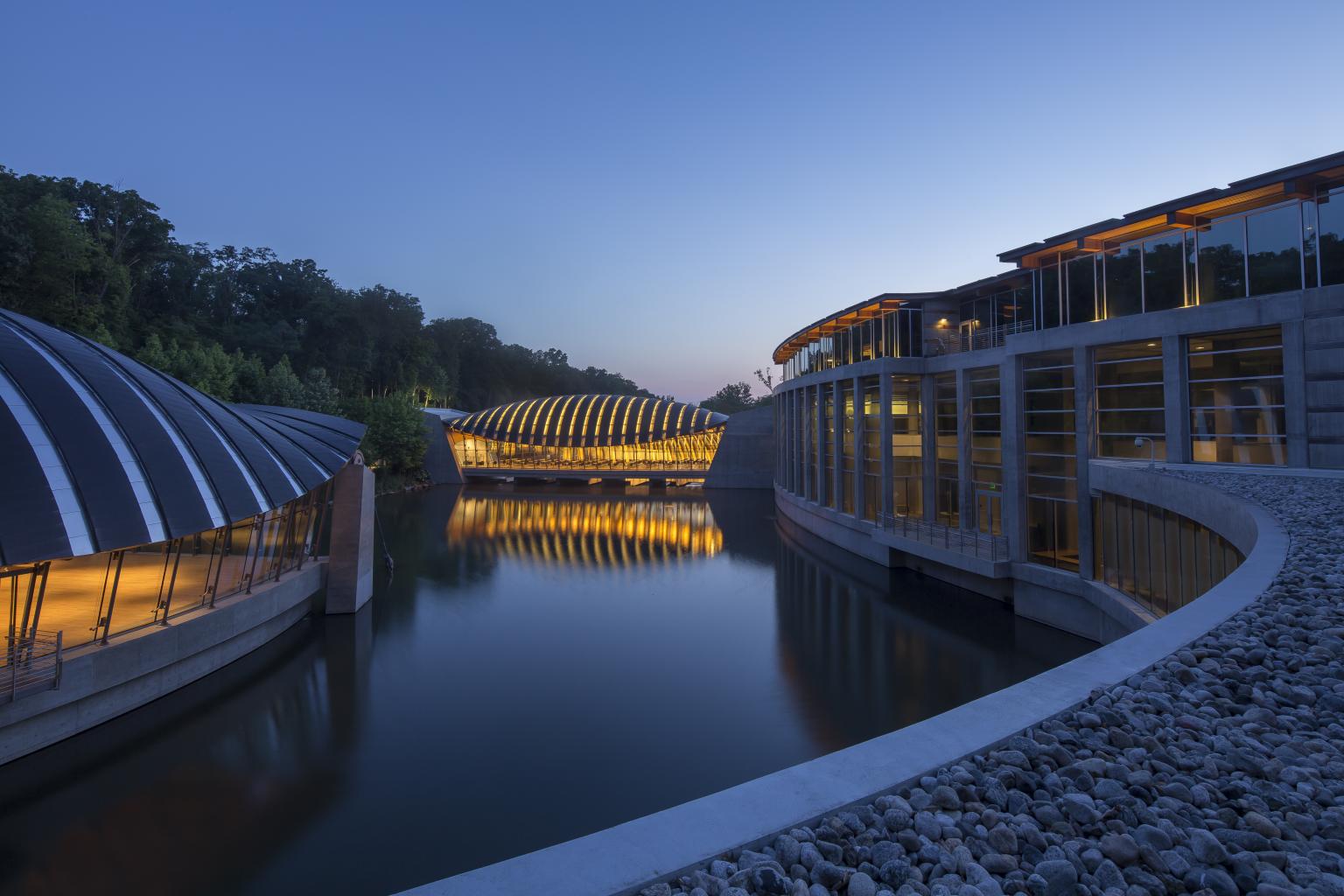 Photo Crystal Bridges at night